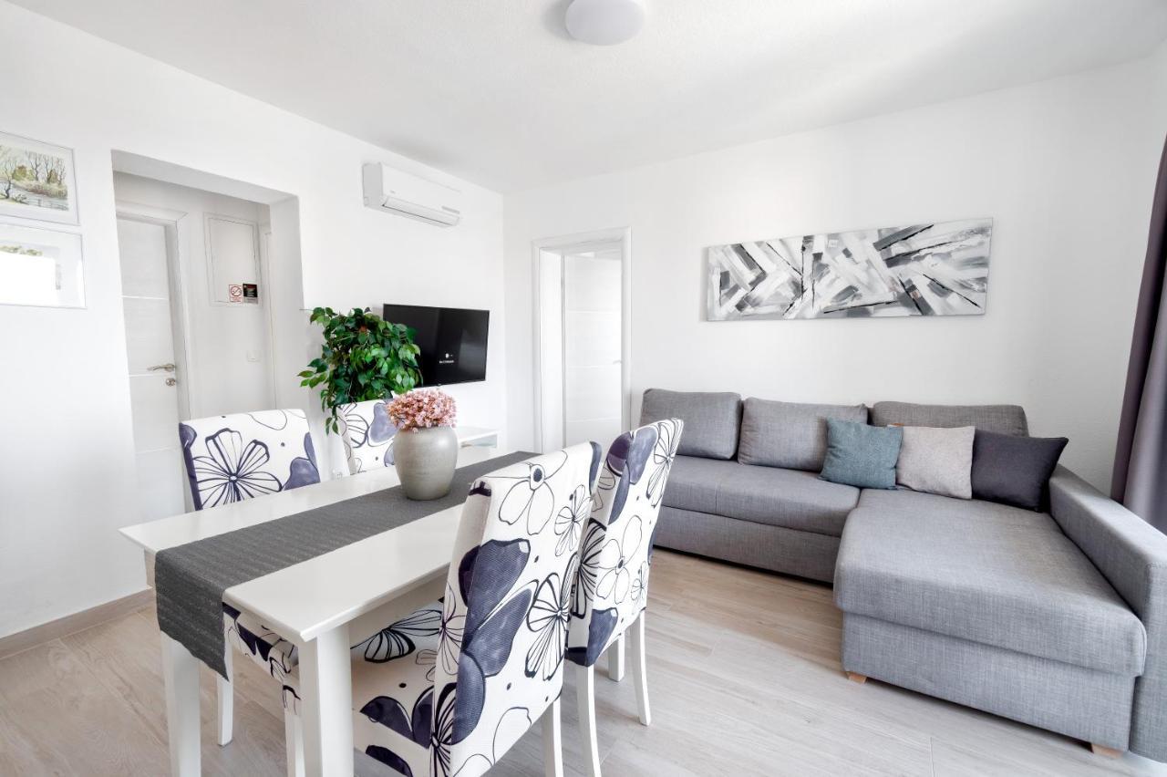 Apartments And Rooms Vuleta, Close To The Beach Makarska Exterior foto