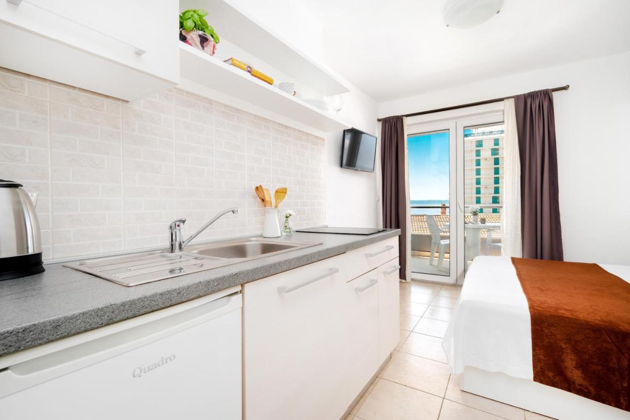 Apartments And Rooms Vuleta, Close To The Beach Makarska Exterior foto