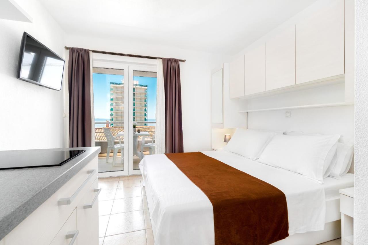 Apartments And Rooms Vuleta, Close To The Beach Makarska Exterior foto