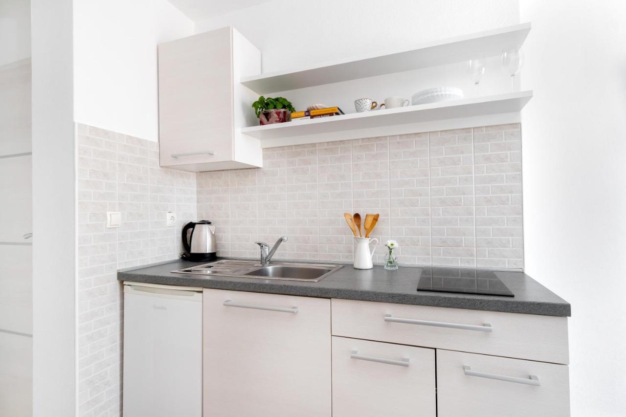 Apartments And Rooms Vuleta, Close To The Beach Makarska Exterior foto