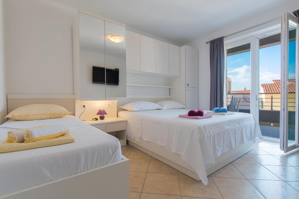 Apartments And Rooms Vuleta, Close To The Beach Makarska Quarto foto