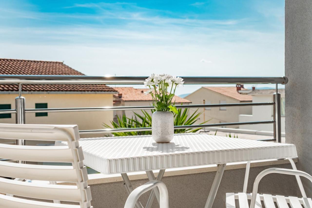 Apartments And Rooms Vuleta, Close To The Beach Makarska Quarto foto