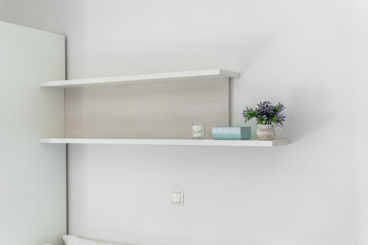 Apartments And Rooms Vuleta, Close To The Beach Makarska Quarto foto