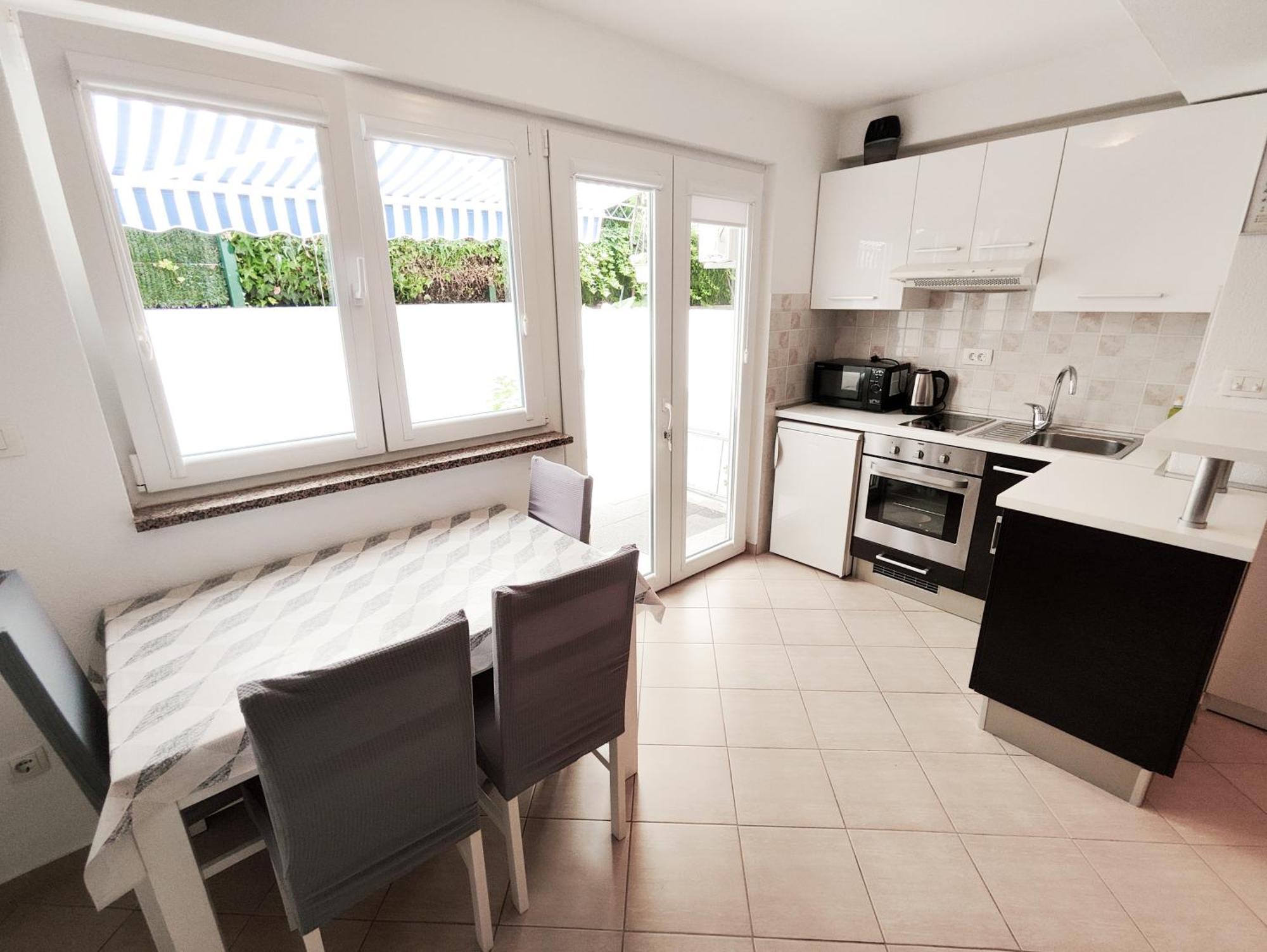 Apartments And Rooms Vuleta, Close To The Beach Makarska Quarto foto