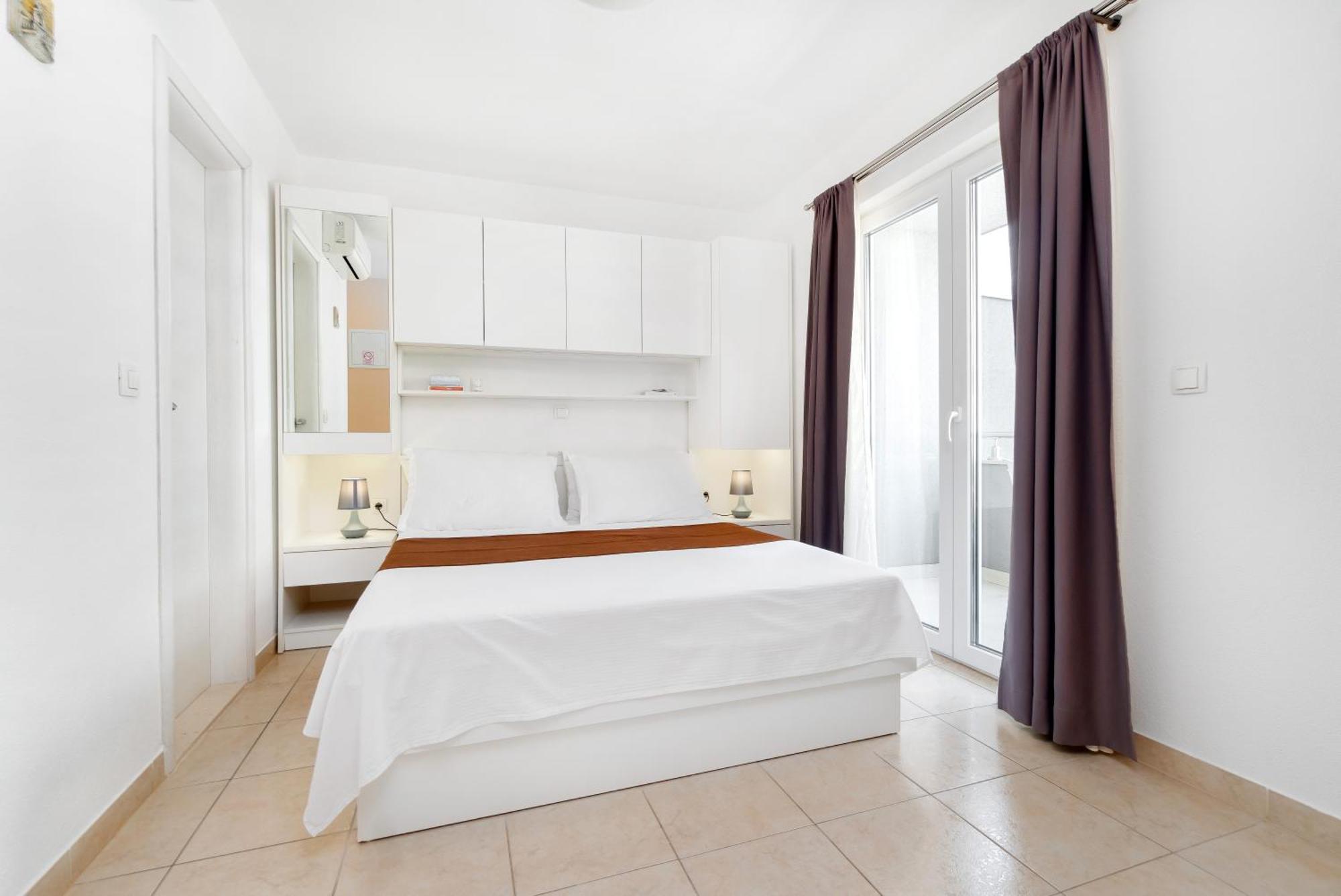 Apartments And Rooms Vuleta, Close To The Beach Makarska Exterior foto