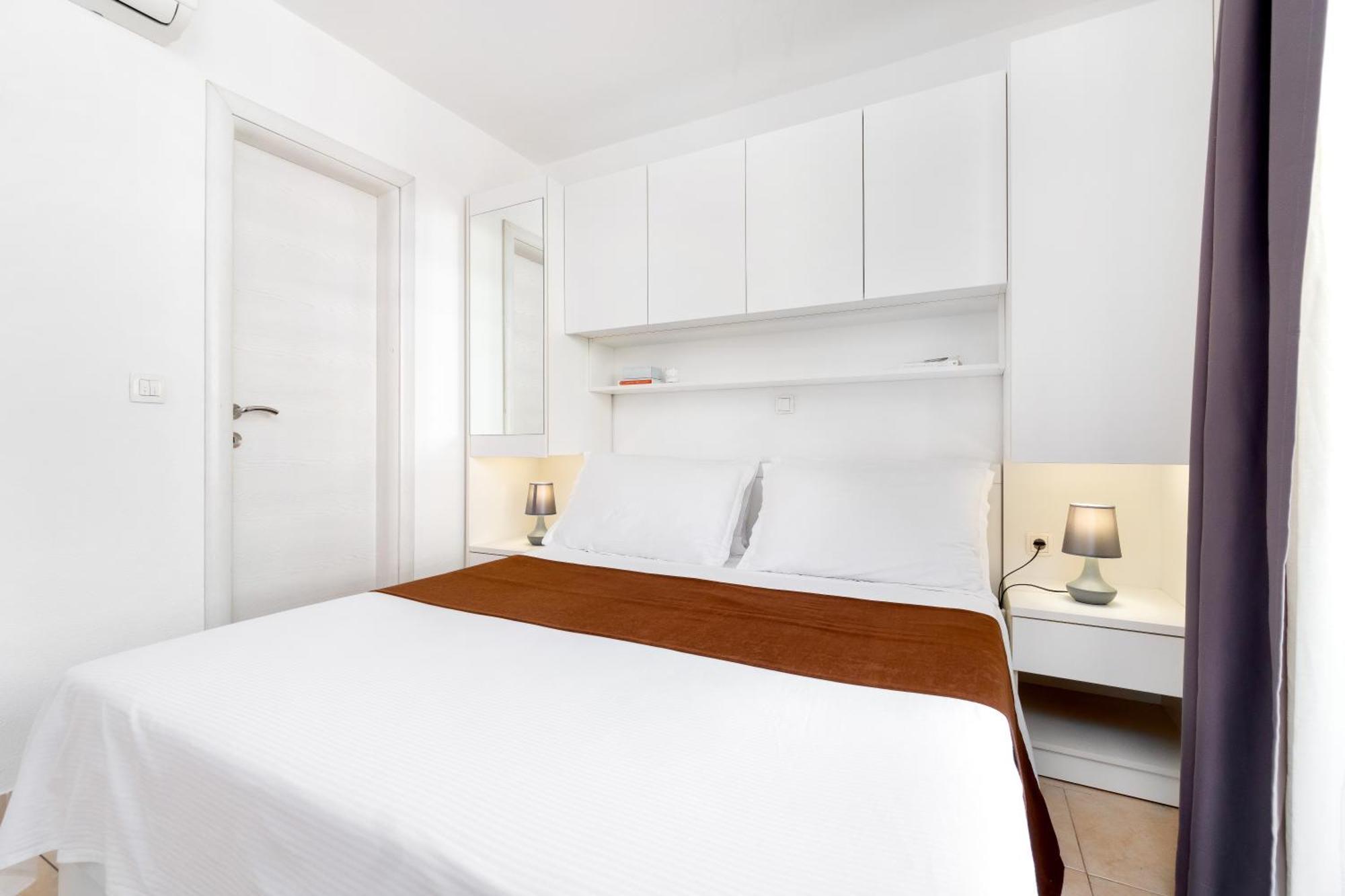 Apartments And Rooms Vuleta, Close To The Beach Makarska Quarto foto
