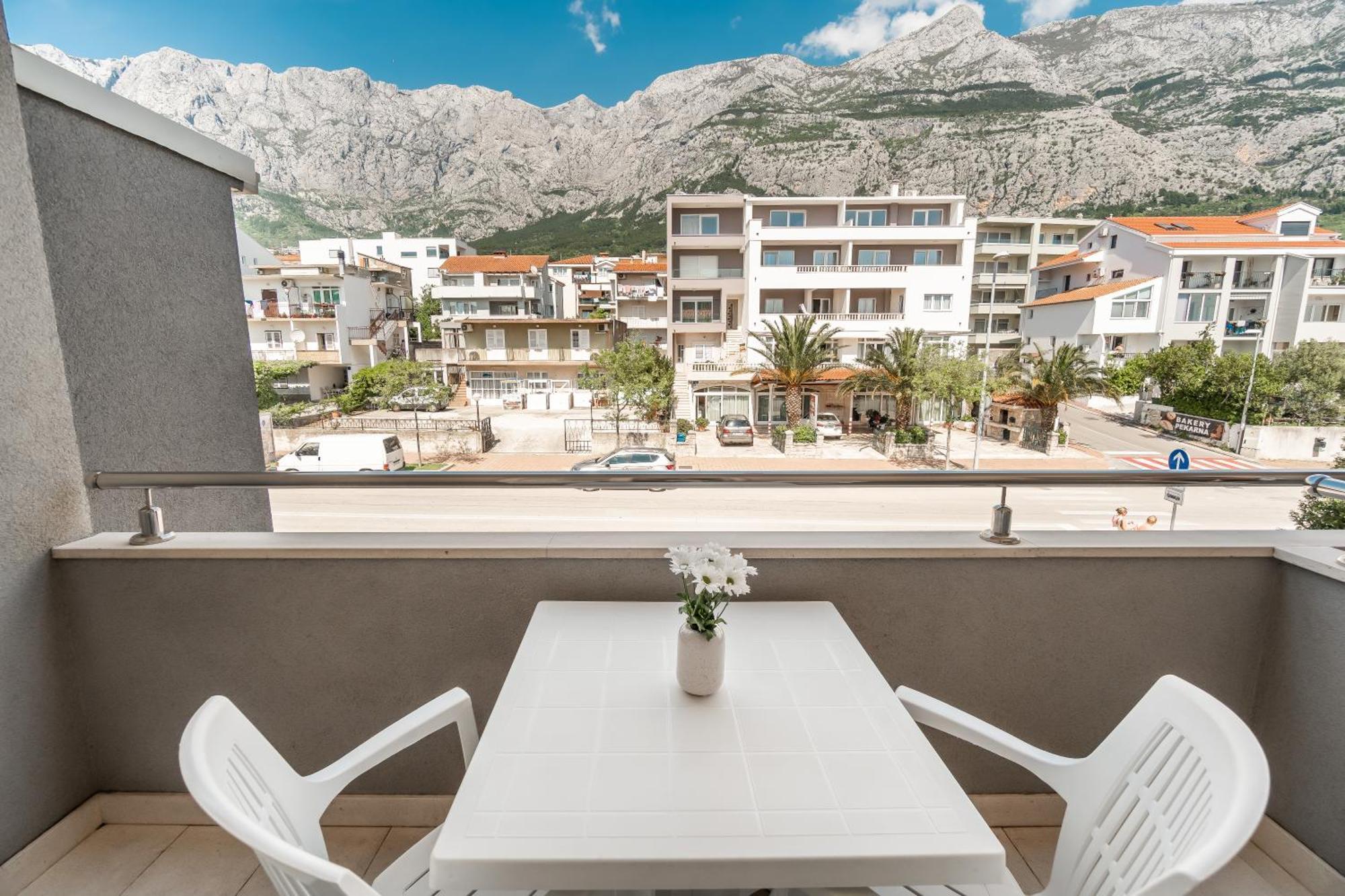 Apartments And Rooms Vuleta, Close To The Beach Makarska Exterior foto