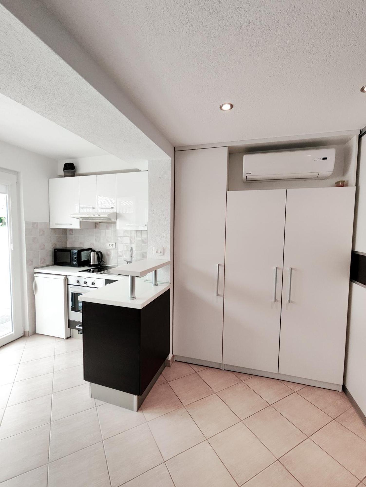 Apartments And Rooms Vuleta, Close To The Beach Makarska Quarto foto