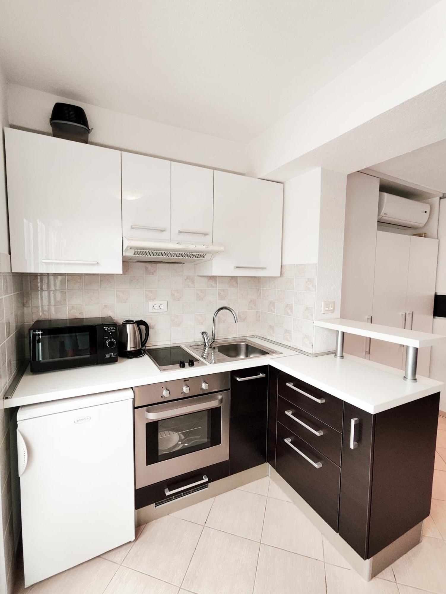 Apartments And Rooms Vuleta, Close To The Beach Makarska Quarto foto