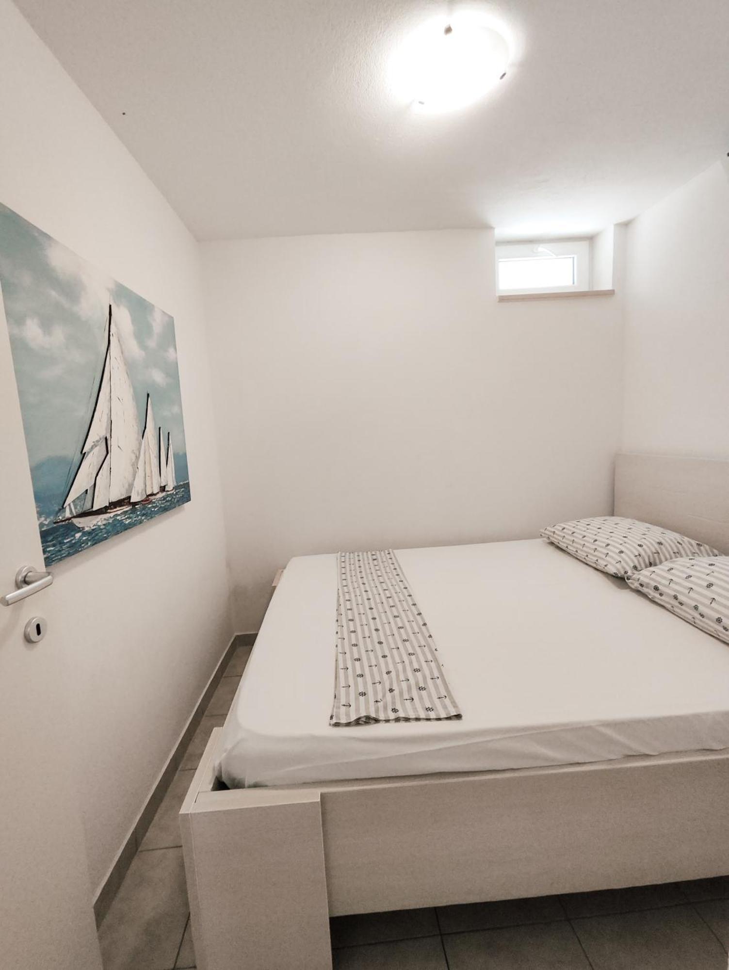 Apartments And Rooms Vuleta, Close To The Beach Makarska Quarto foto
