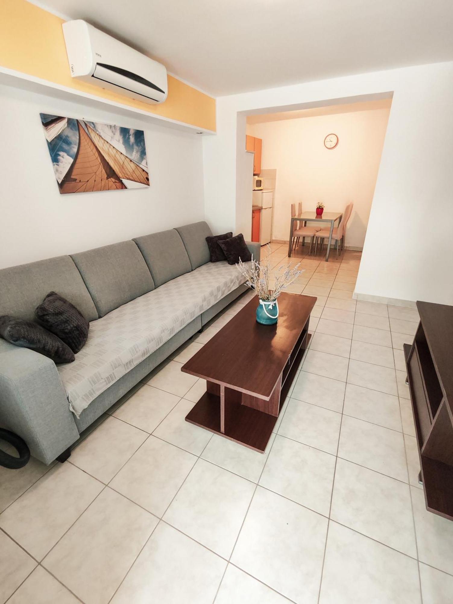 Apartments And Rooms Vuleta, Close To The Beach Makarska Quarto foto