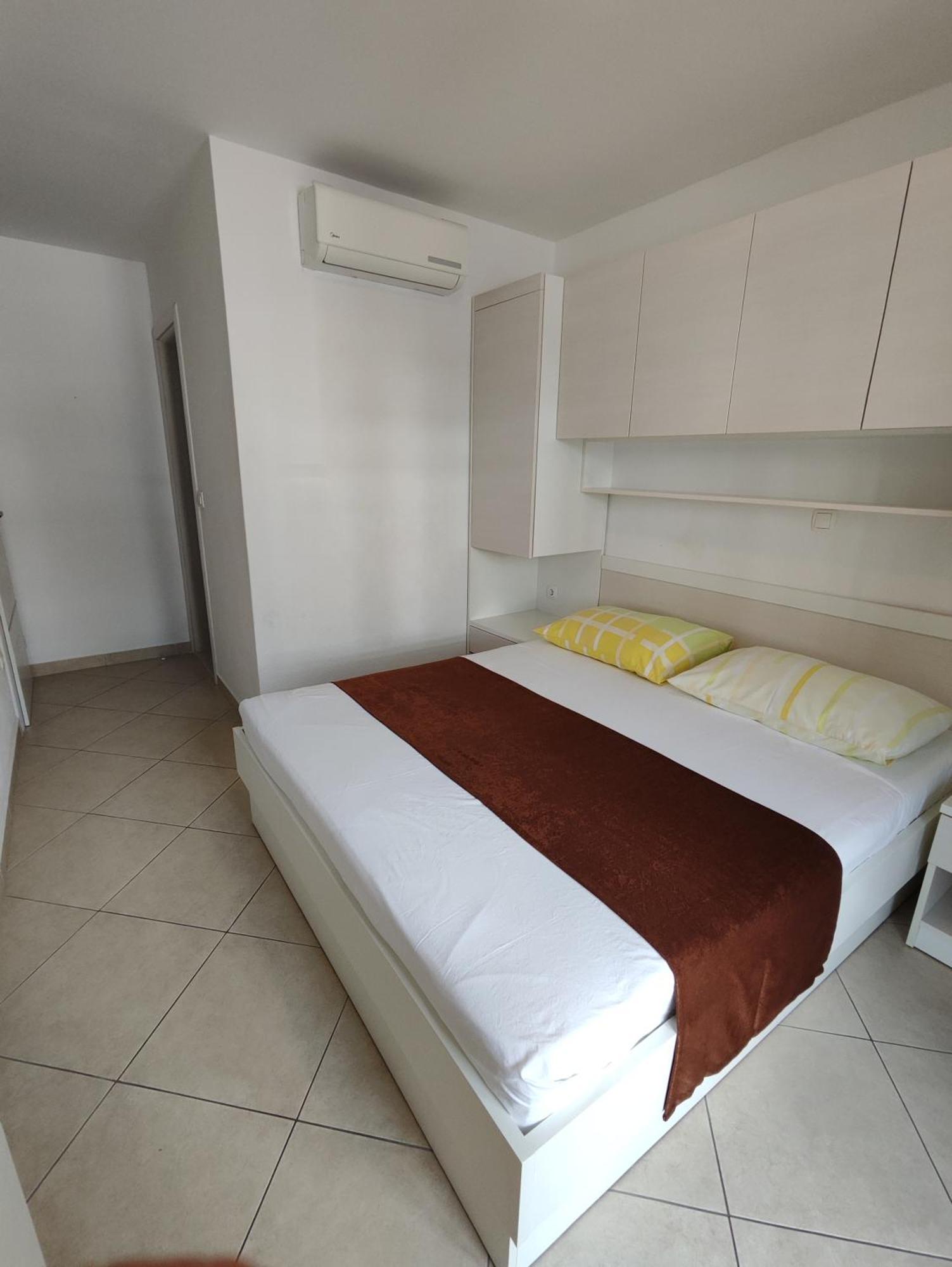 Apartments And Rooms Vuleta, Close To The Beach Makarska Quarto foto