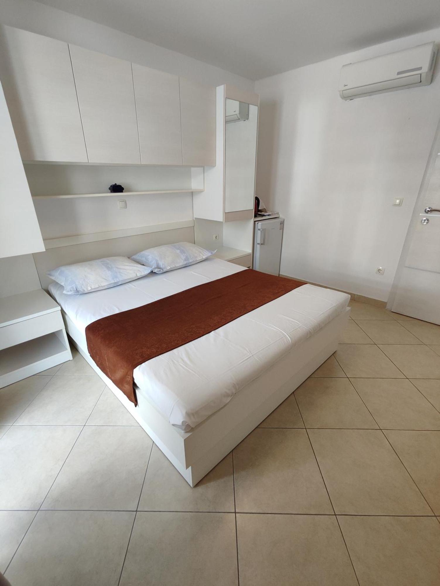 Apartments And Rooms Vuleta, Close To The Beach Makarska Quarto foto