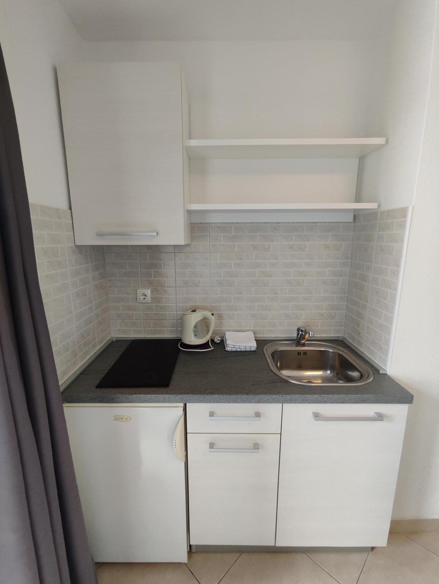 Apartments And Rooms Vuleta, Close To The Beach Makarska Quarto foto