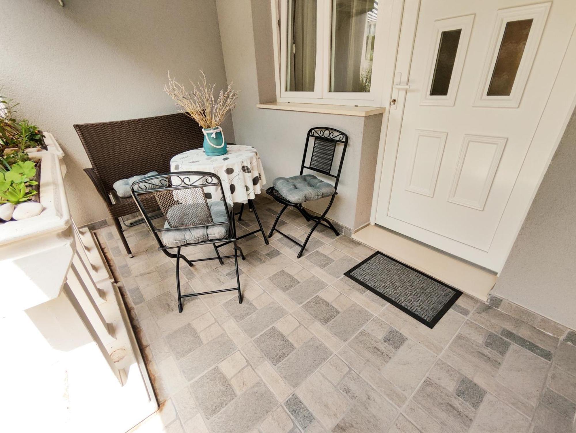 Apartments And Rooms Vuleta, Close To The Beach Makarska Quarto foto