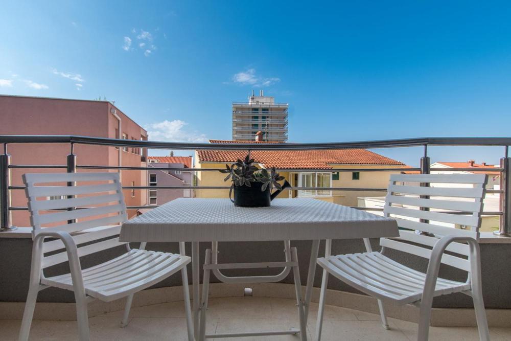 Apartments And Rooms Vuleta, Close To The Beach Makarska Quarto foto