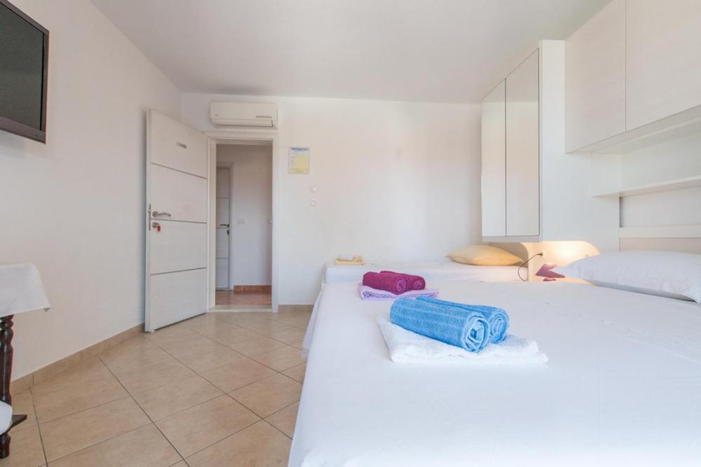 Apartments And Rooms Vuleta, Close To The Beach Makarska Quarto foto